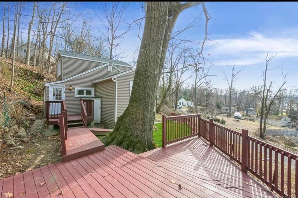 Cheerful Home With Amazing Lake View New Fairfield Exterior foto